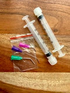 2 Syrings (Gas Bubbles)  & 3 Tips